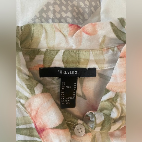 Crop Floral Button Up Shirt - Picture 2 of 3